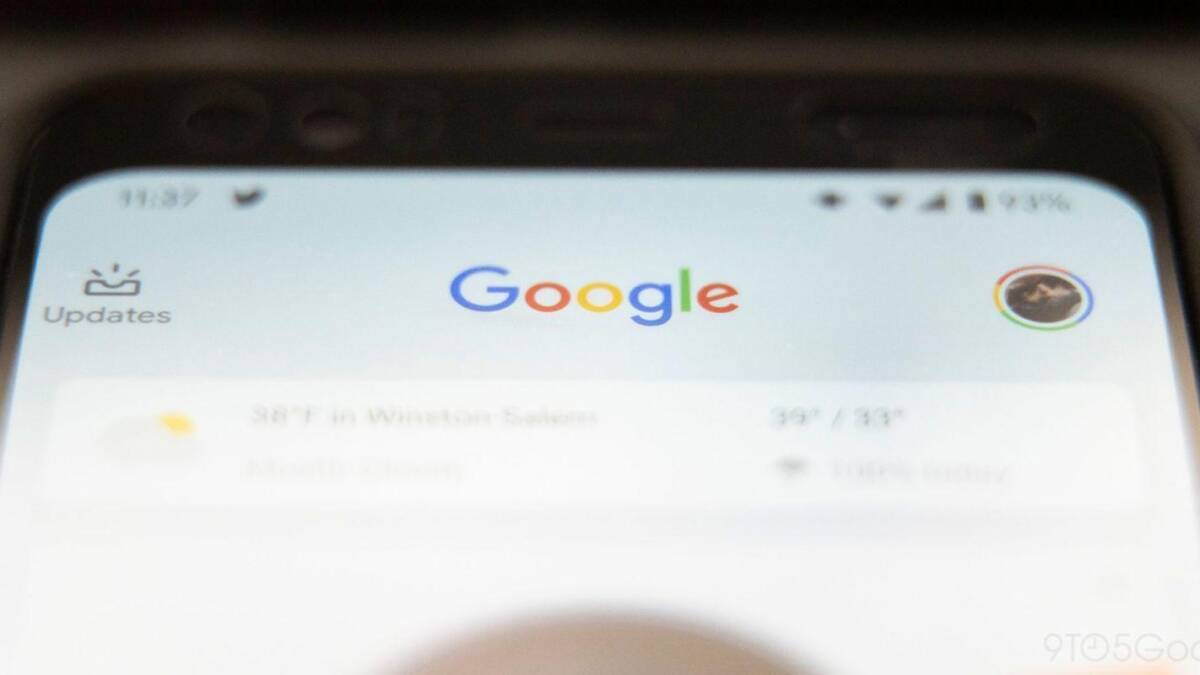 Google тестирует новое отображение погоды в Android 3 Экран смартфона Samsung с обновленным виджетом погоды Google