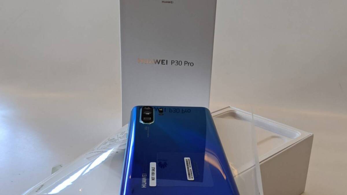 Huawei P30 Pro New Edition может получить Google Play 3 новый Huawei P30 Pro с глянцевым синим корпусом и тройной камерой