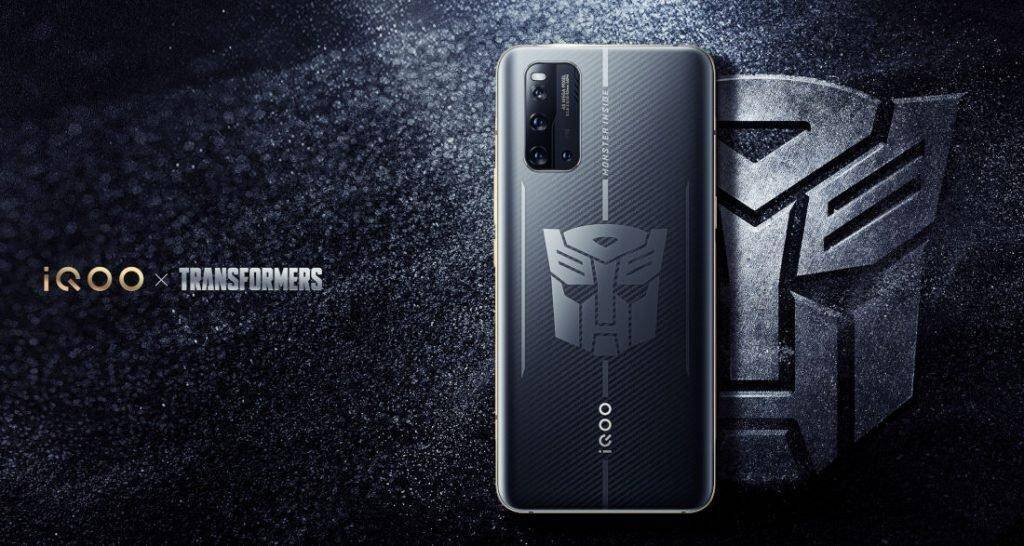 Задняя панель смартфона iQOO 3 5G Transformers Edition с логотипом и камерой