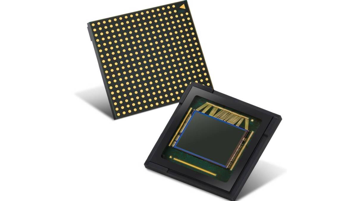 два чипа для смартфона Huawei Y8p с разными формами вид сбоку