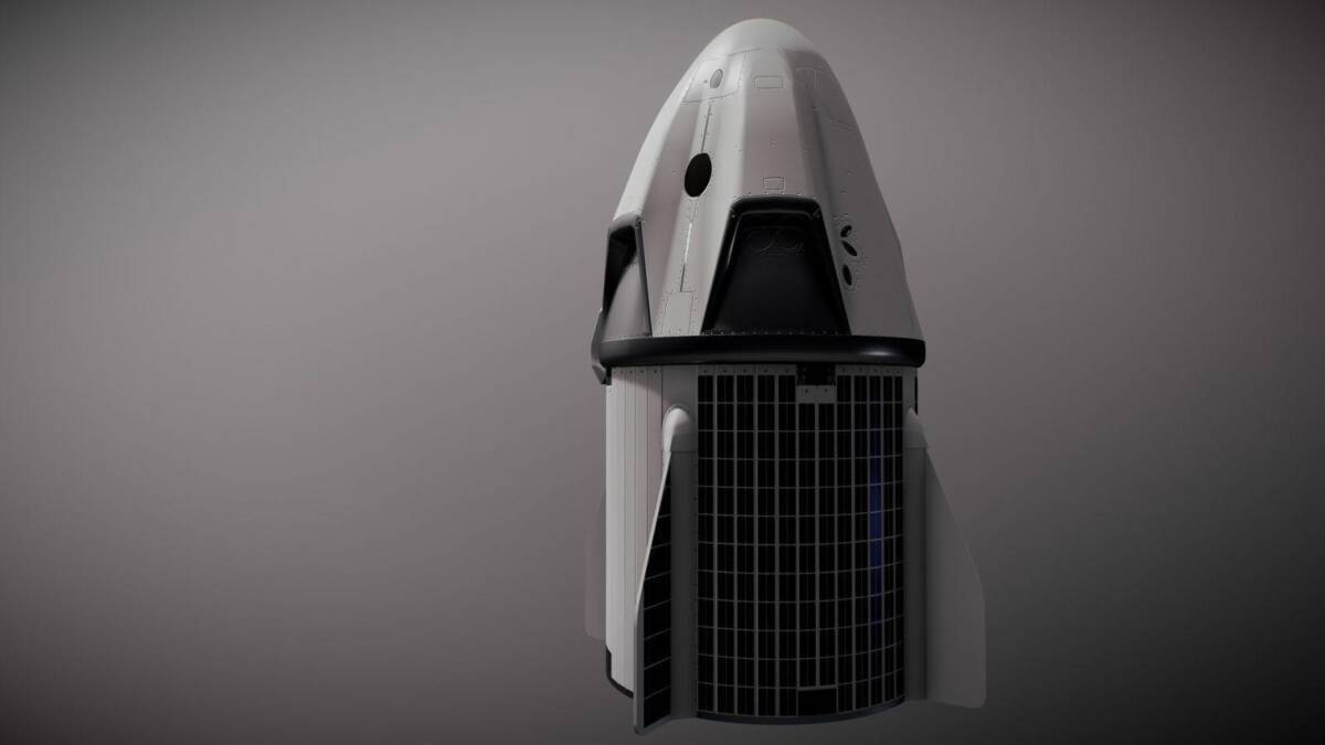 Космический корабль Crew Dragon на фоне нейтрального серого фона