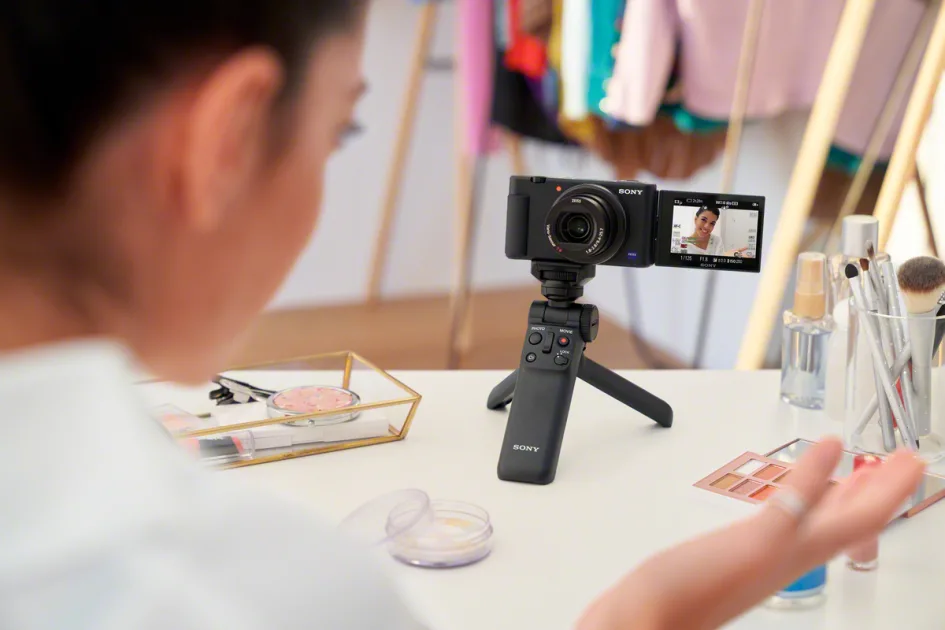 Sony сделала камеру Sony BloggerCam ZV-1 для блогеров 9 ke2mhipgeew2sd9w38al