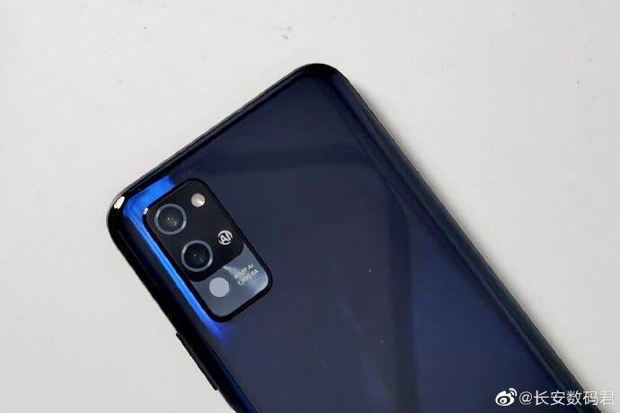 Задняя часть смартфона Honor Play 4 Pro с камерой и сенсором лидаром