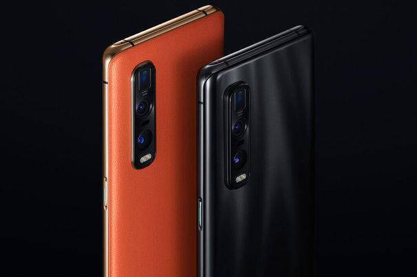 Oppo Find X2 Pro проходит испытание на прочность 5 Два смартфона с тремя вертикальными камерами и светодиодной вспышкой на задней панели крупным планом