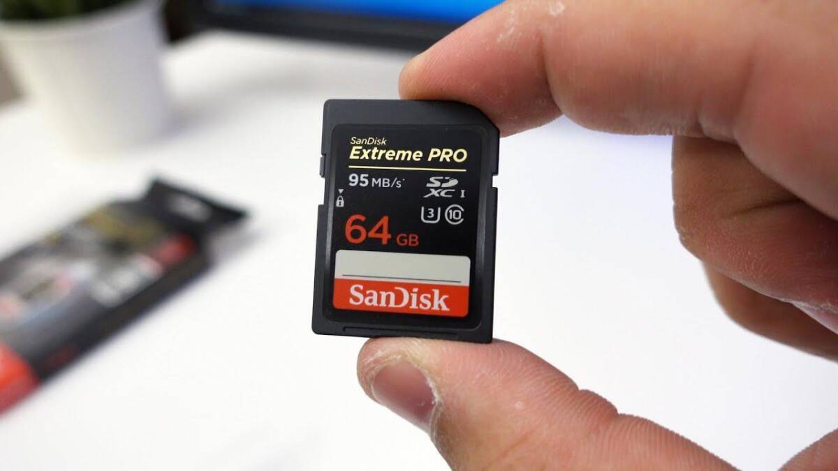 карта памяти SanDisk Extreme PRO объем 64 ГБ сбоку