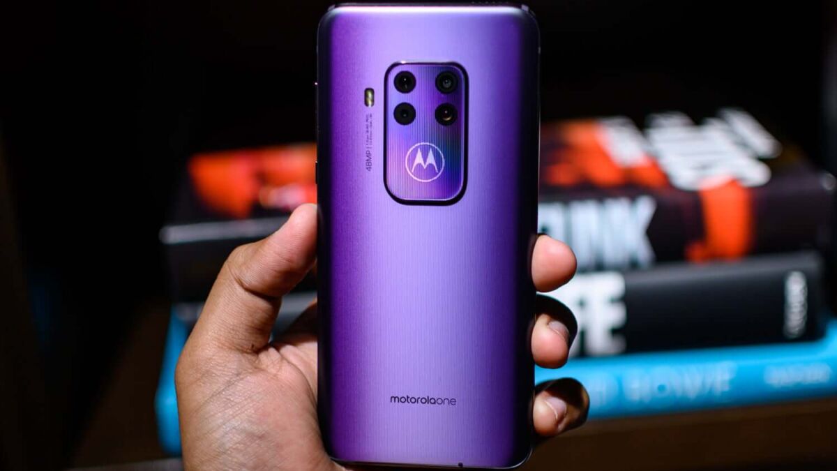 motorola-one-zoom
