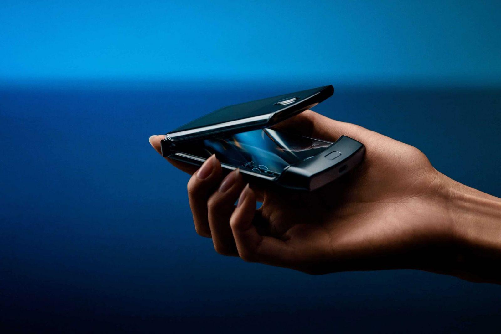 motorola-razr-2019-fold