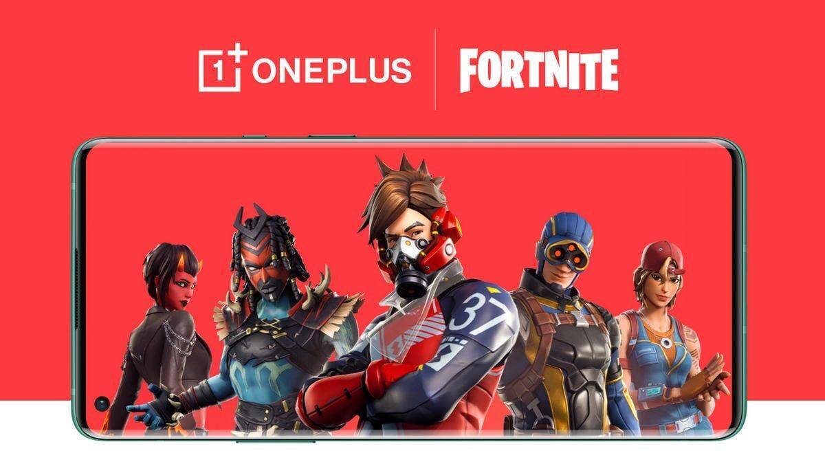 Экран OnePlus 8 с изображением героев Fortnite в игре