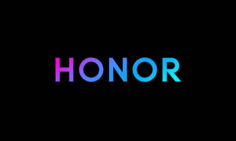 Дисплей Honor Play4 5G с градиентным текстом на черном фоне