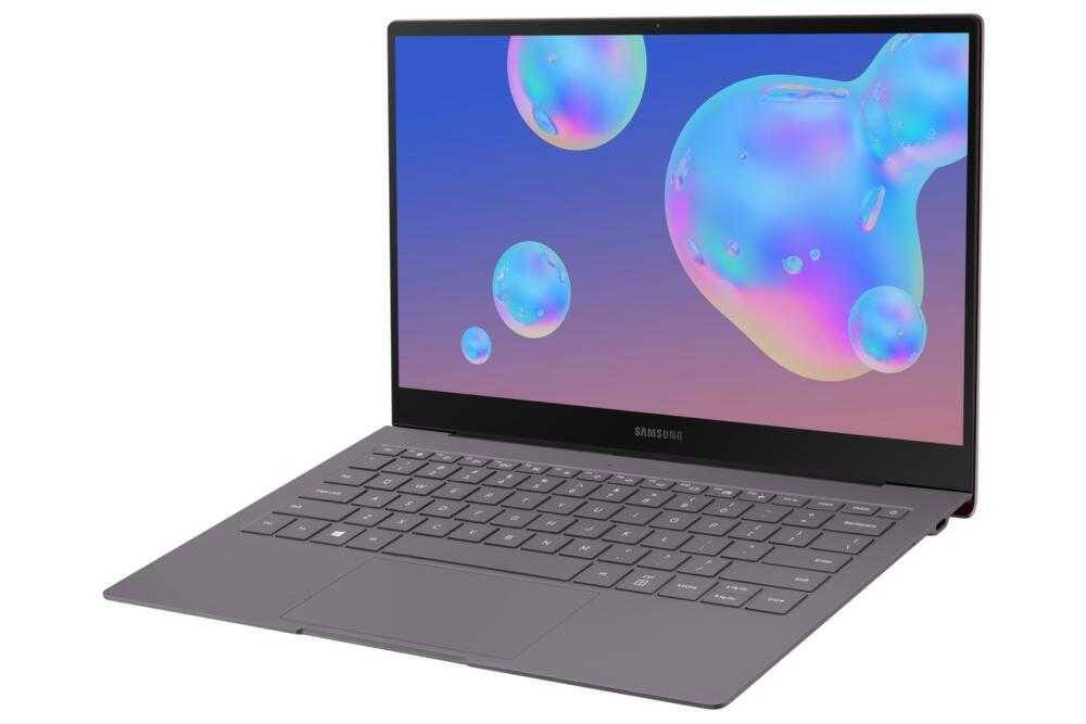 Ноутбук Samsung с экраном и клавиатурой крупным планом