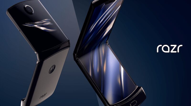 Складной смартфон Motorola Razr, открыт и закрыт под разными углами