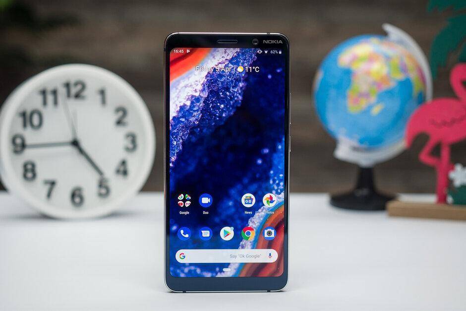 Nokia 9.3 заметили на YouTube 5 Смартфон POCO F2 Pro на переднем плане с интерфейсом
