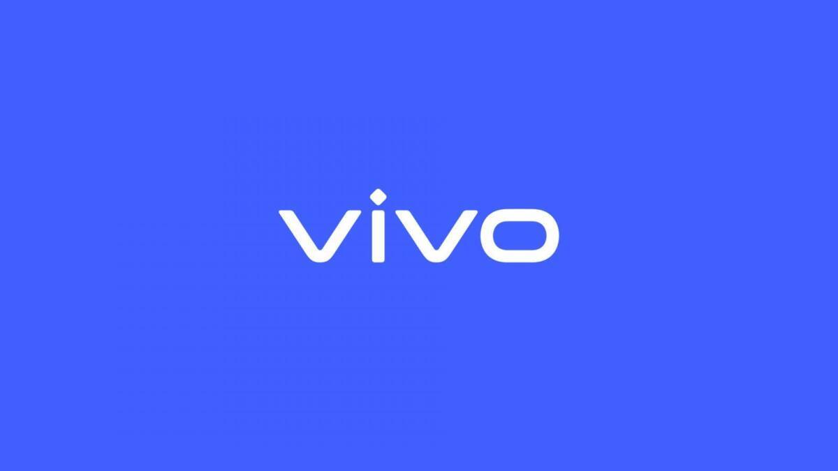 Логотип Vivo iQOO Z1 5G на синем фоне