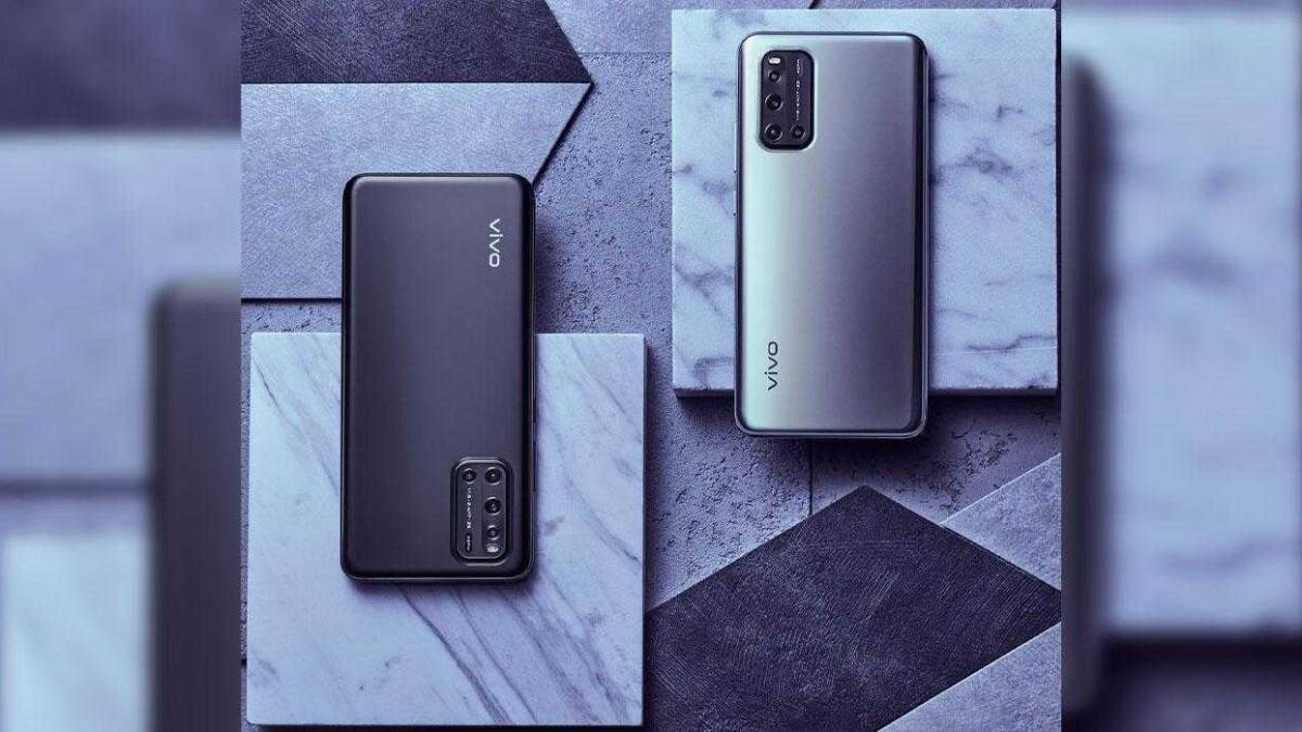 Обзор задней панели смартфона Vivo V19 с четырьмя камерами
