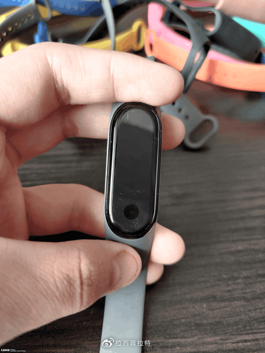В сети появилось изображение Xiaomi Mi Band 5 4 xiaomi mi band 5 a