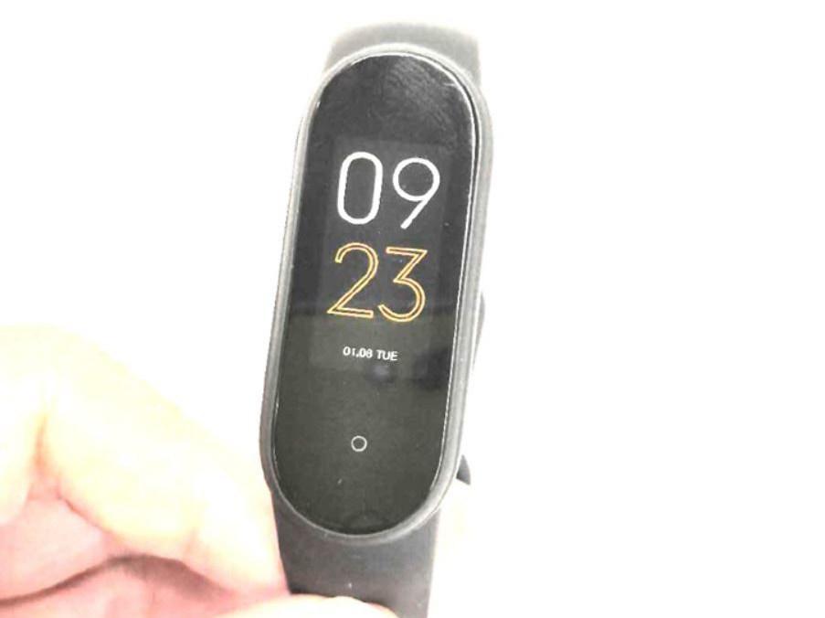 В сеть утекли "живые" фото Xiaomi Mi Band 5 4 xiaomi mi band 5 leaks 1590409441 1 0 large