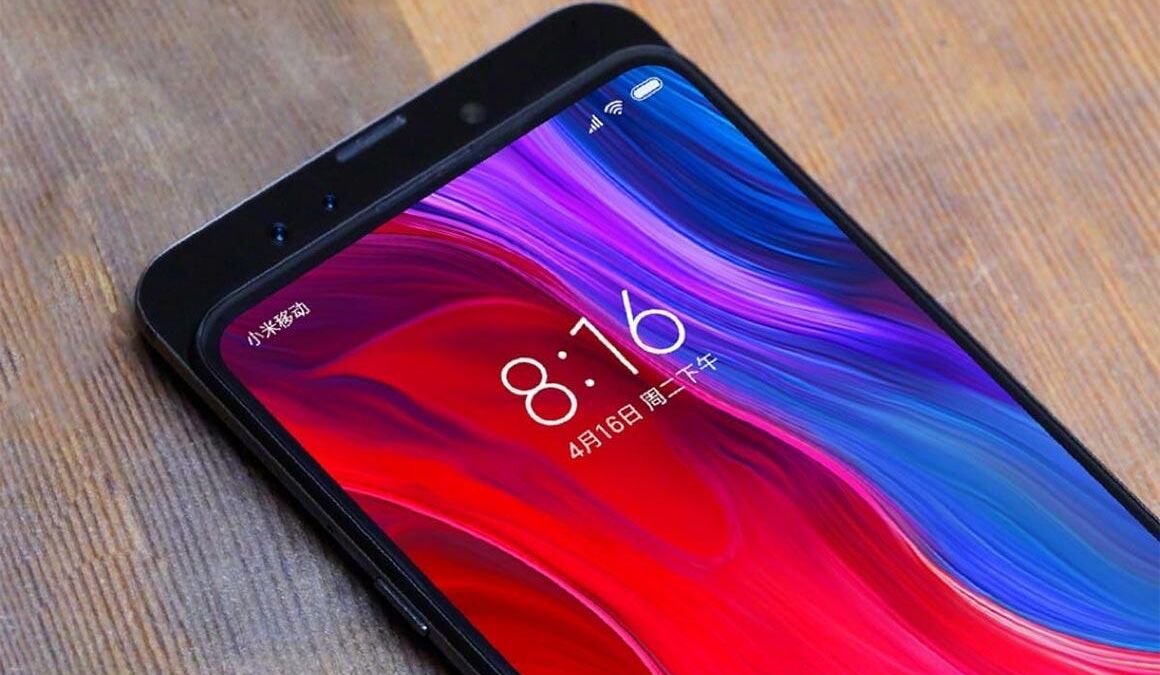 Смартфон Vivo с изогнутым дисплеем и вырезом сверху