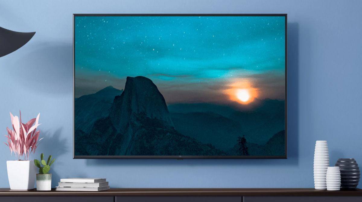 Безрамочный 32-дюймовый телевизор Xiaomi на стене