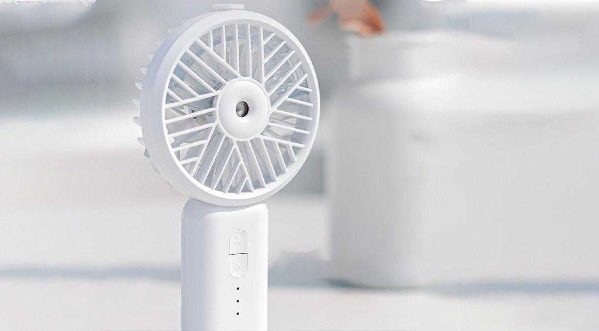 Компактный вентилятор Xiaomi с вращающимися лопастями и управляющими кнопками