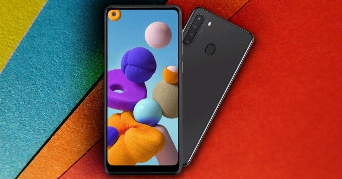 Смартфон Samsung Galaxy A21s спереди и сзади на ярком фоне