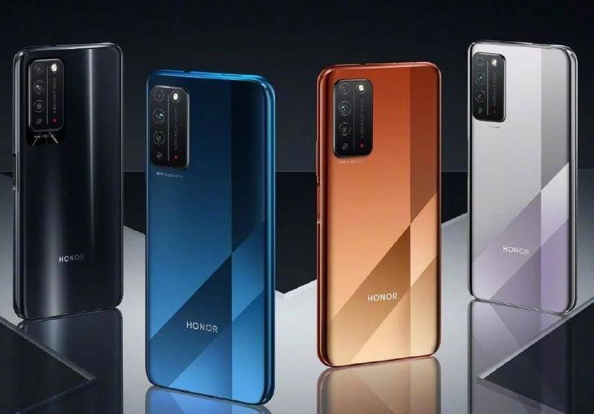 Четыре цветных смартфона Honor X10 Max и Honor 30 Youth Edition с камерой и задним стеклом