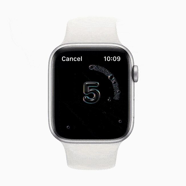Экран Apple Watch с числом 5 и циферблатом