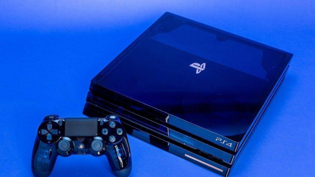 Sony предлагает 50 000 долларов за любой критический недостаток, обнаруженный в PlayStation 4 5 Игровая консоль PlayStation 4 с черным корпусом и контроллером