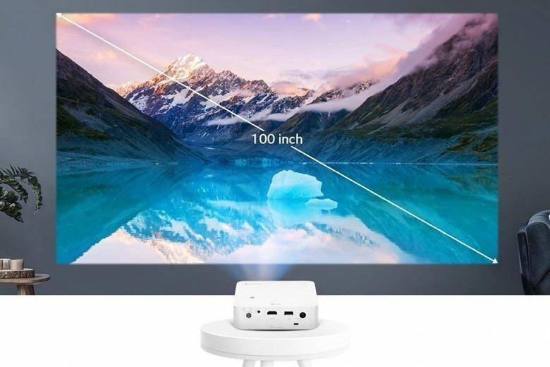 Проектор LG для домашнего кинотеатра на стене