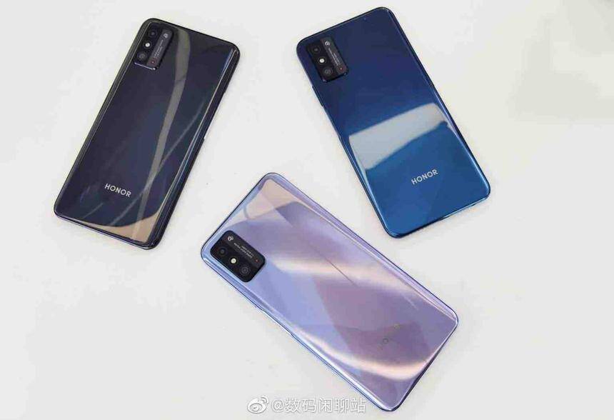 Опубликованы характеристики нового Honor X10 Max 9 Три смартфона Honor X10 Max на светлом фоне