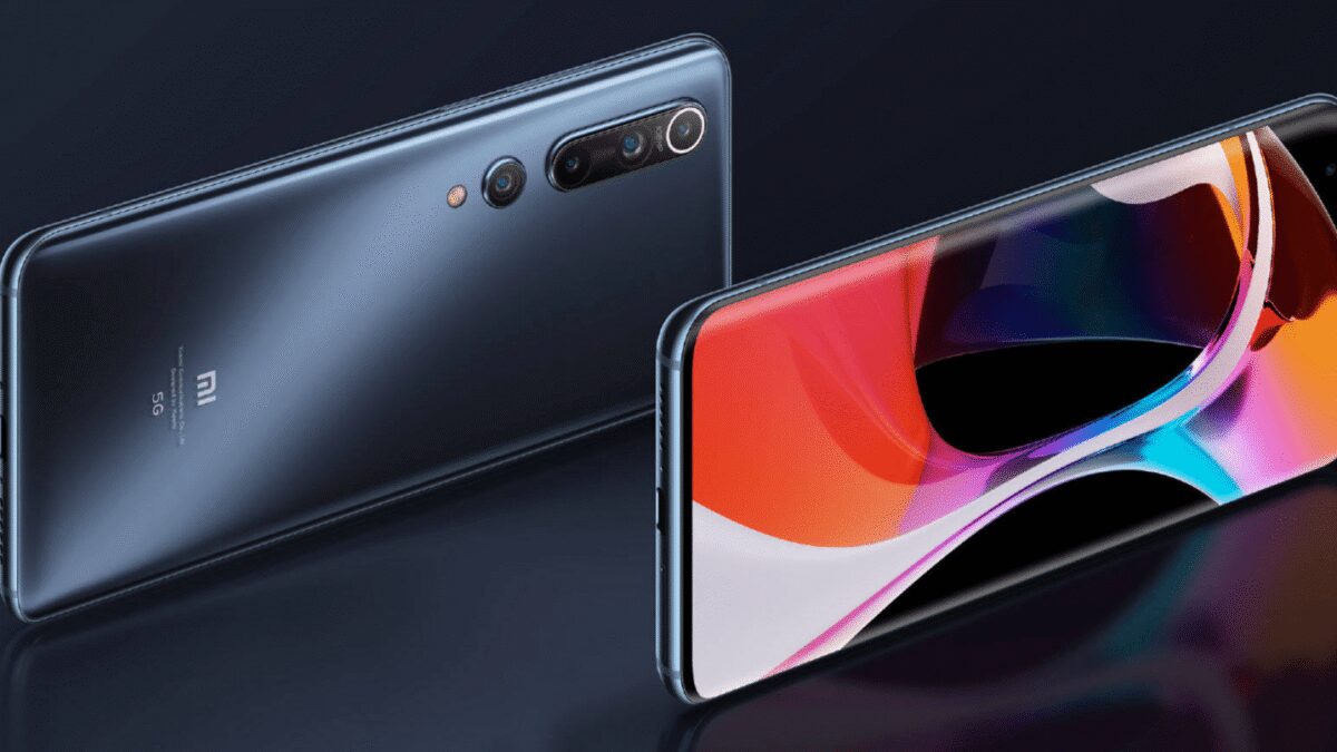 Два смартфона Xiaomi Mi 10 Pro+ с изогнутыми экранами