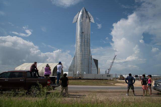 Илон Маск сказал, что главный приоритет SpaceX сейчас — это Starship 3 Вид ресторана TikTok на улице с зеленью и зданием