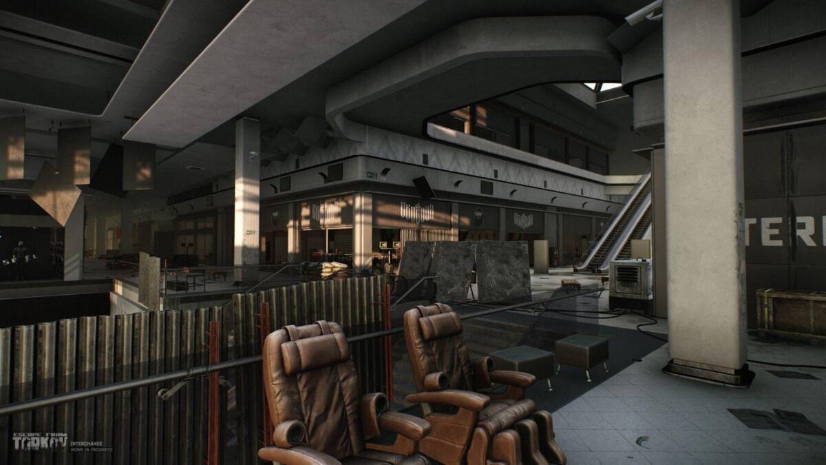 Интерьер аэропорта из игры Escape from Tarkov кресла и escalator в зале ожидания