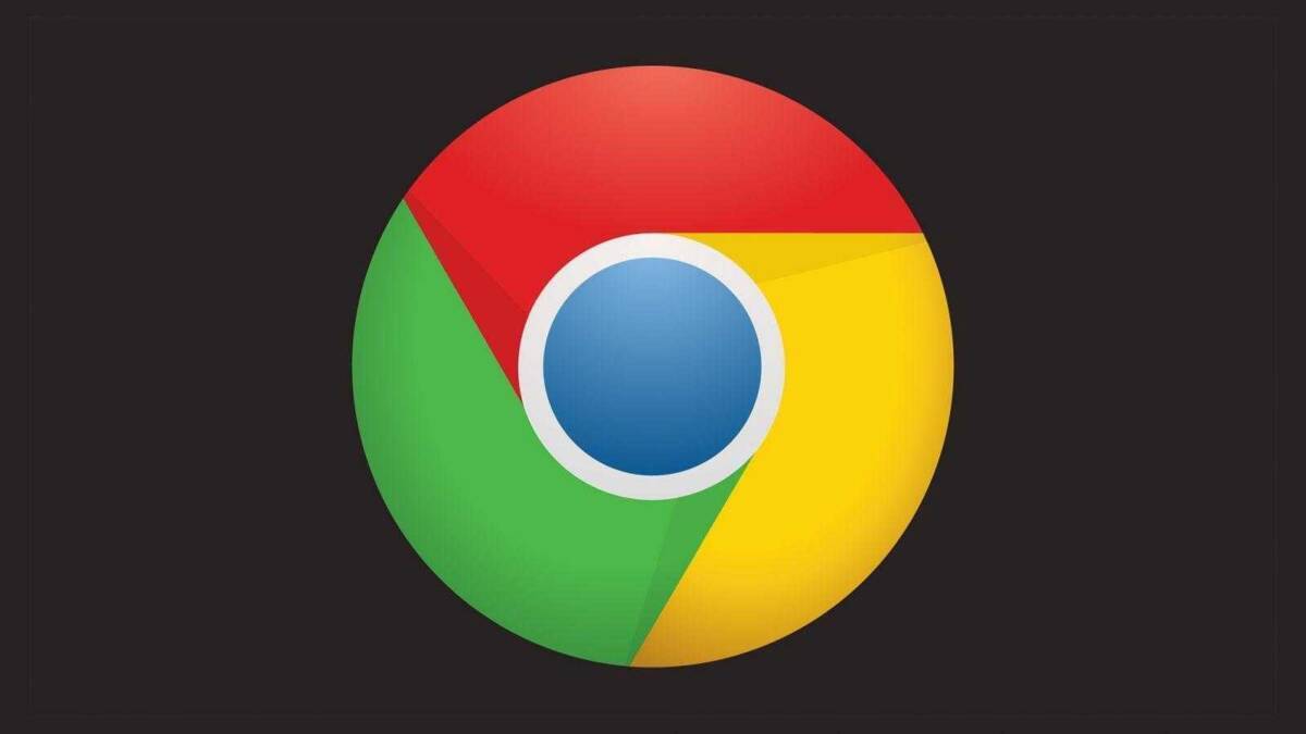 Логотип браузера Google Chrome на черном фоне