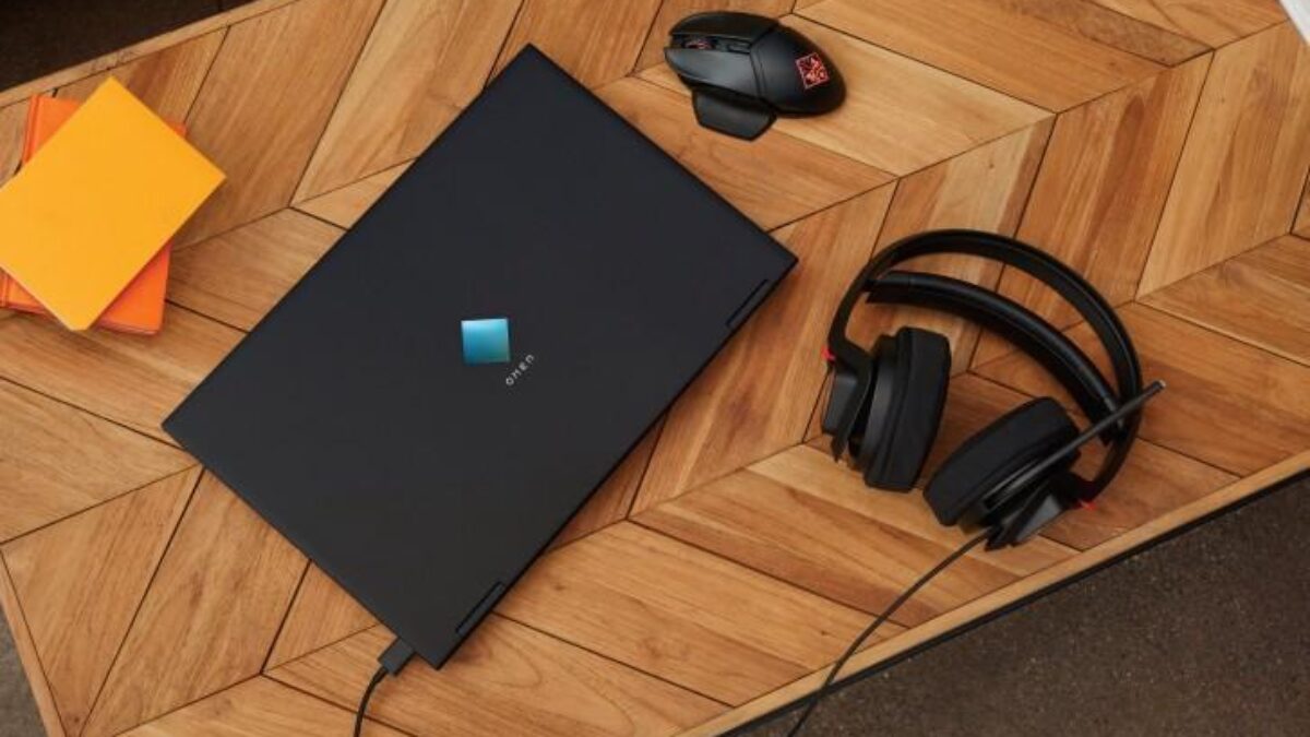 Элитный смартфон Aurora с золотым украшением и камерами