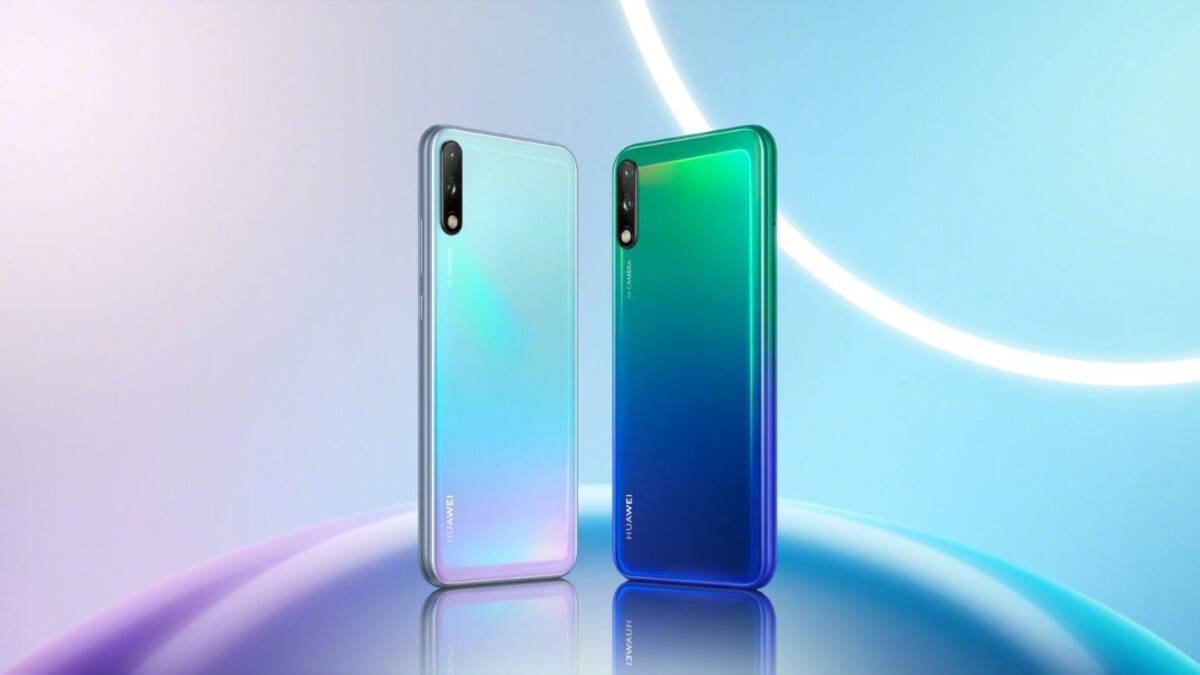Рендер смартфона Xiaomi Mi 10 Pro+ с градиентным задним стеклом и тройной камерой