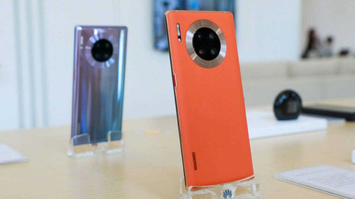 Huawei Mate 40 с четырьмя камерами на задней панели