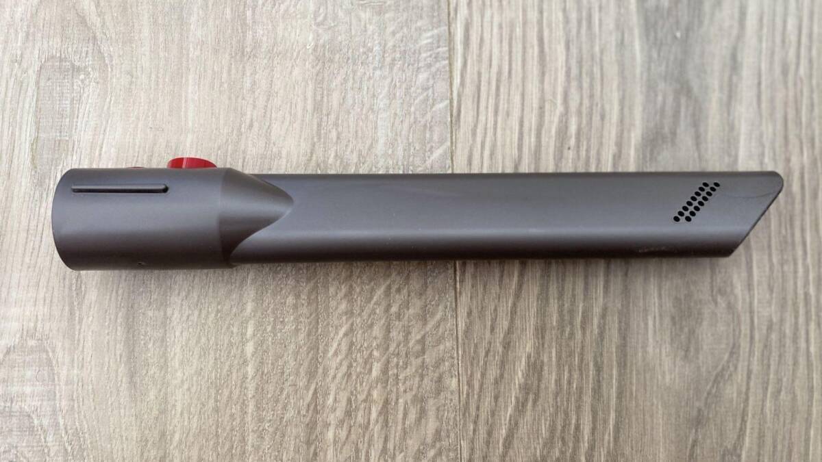 Вид сверху на двигатель Dyson V11 Absolute с вентиляционными отверстиями
