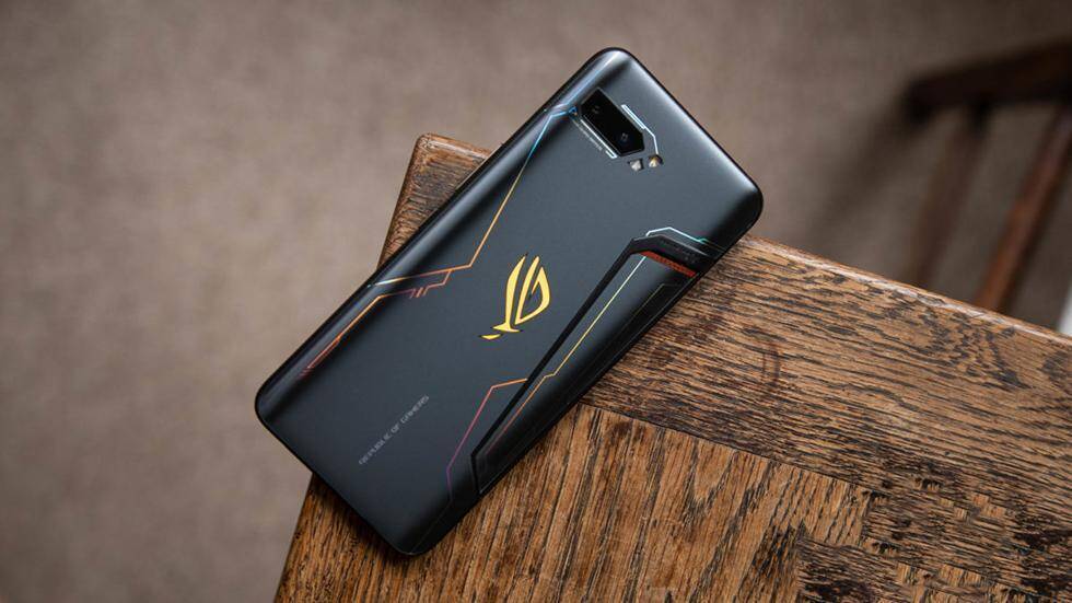 Задняя панель ASUS ROG Phone 3 с логотипом и дизайном