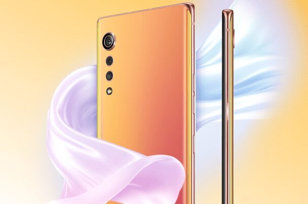 Задняя панель смартфона iPhone 11 с тремя камерой и градиентным покрытием