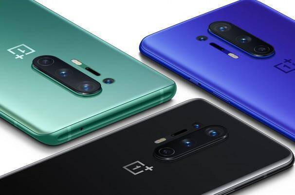 Задняя панель смартфонов OnePlus 8 Pro в трех цветах