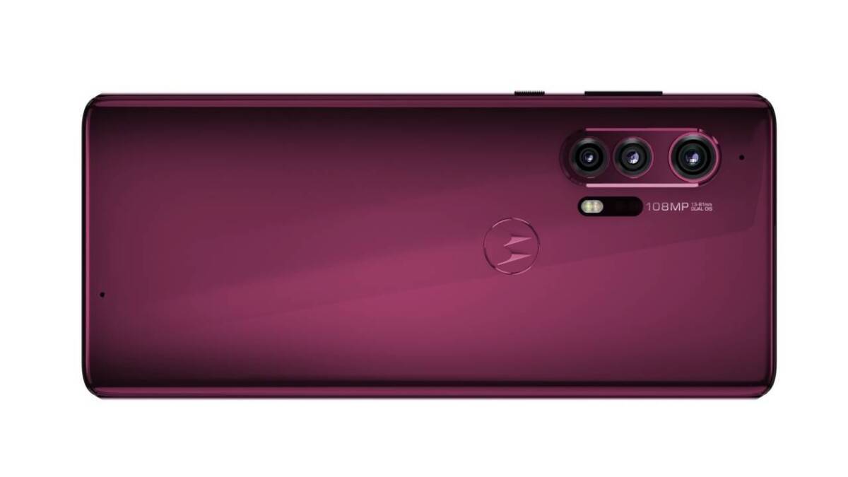 Задняя панель смартфона с тройной камерой Motorola