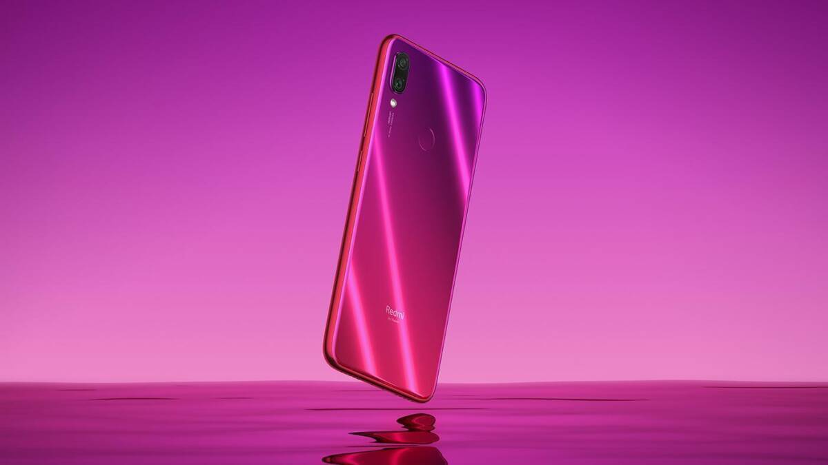 Розовый смартфон Redmi Note 7 с двойной камерой