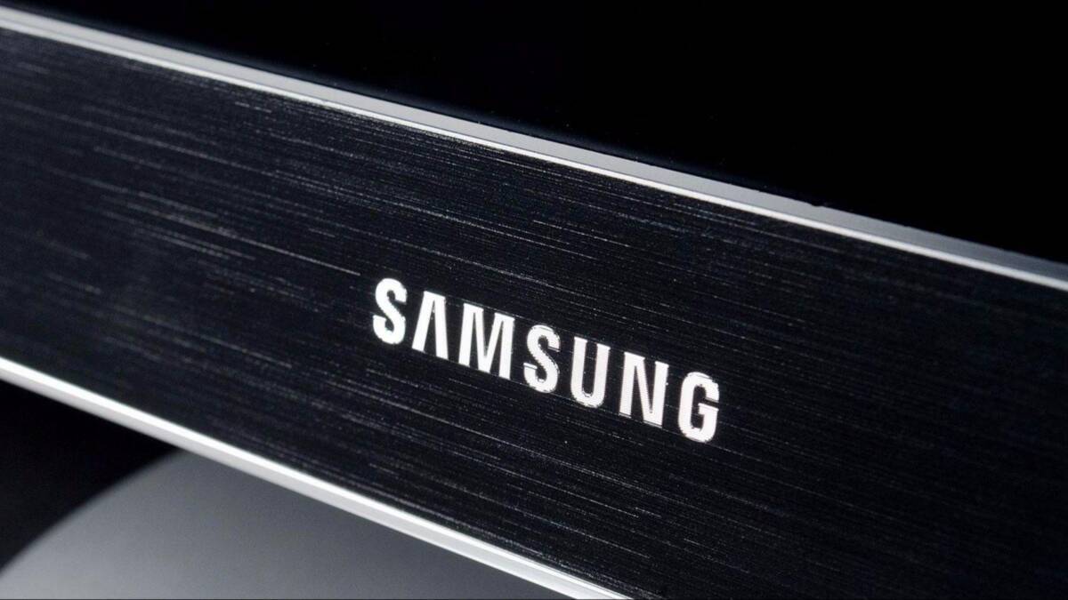 Изображение задней панели Samsung Galaxy M01s с логотипом компании