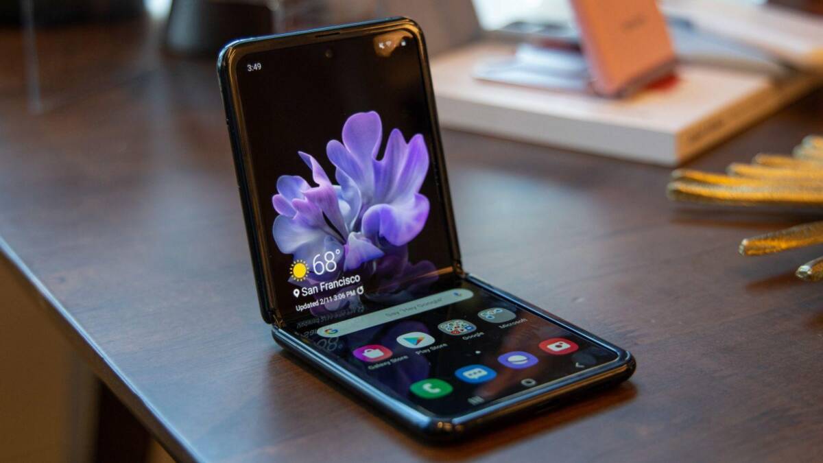 Samsung представит Galaxy Z Flip с поддержкой 5G 5 Складной смартфон Samsung Galaxy Z Flip с открытым экраном