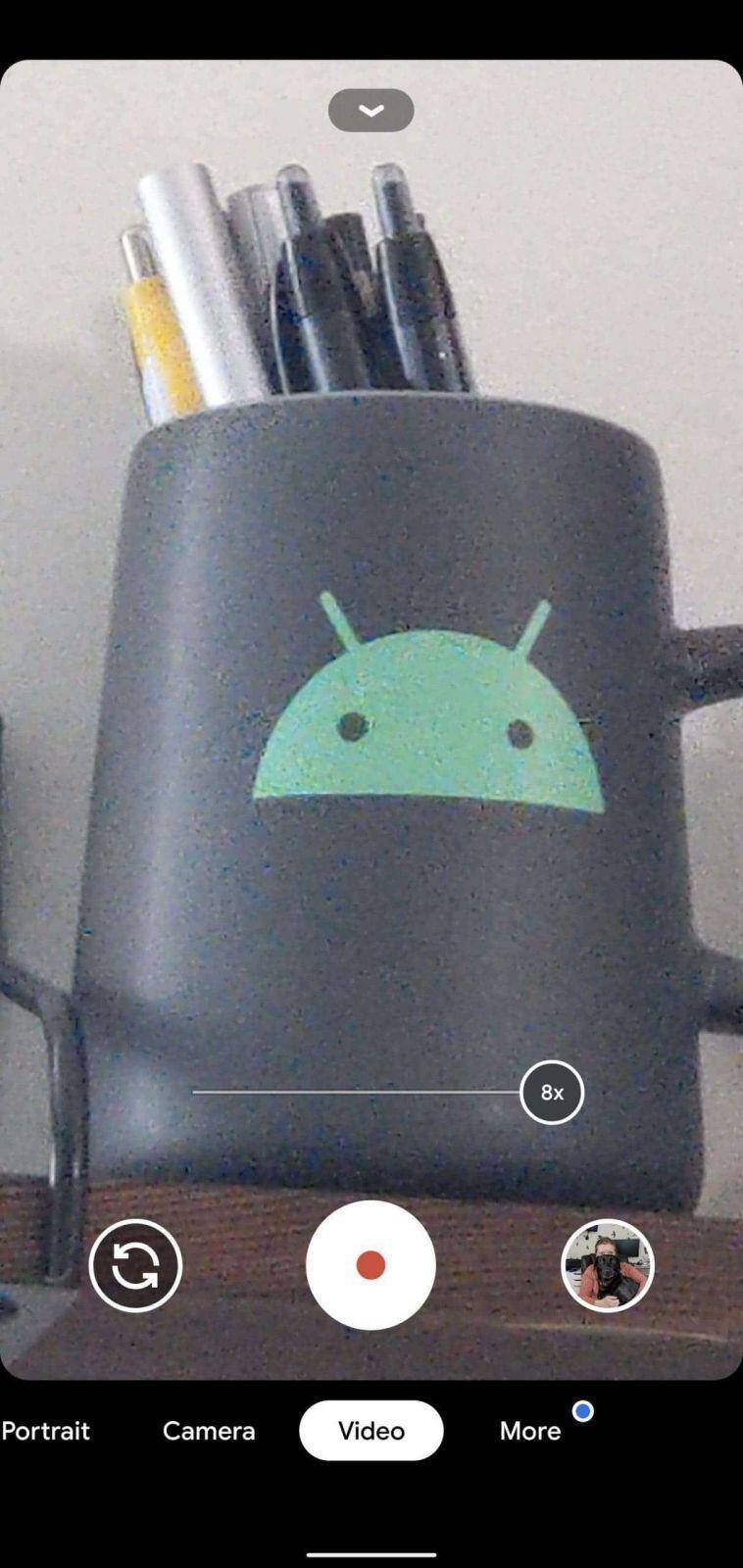 Флагманы Google Pixel теперь поддерживают восьмикратный зум 7 Загруженное устройство хранения с логотипом Android