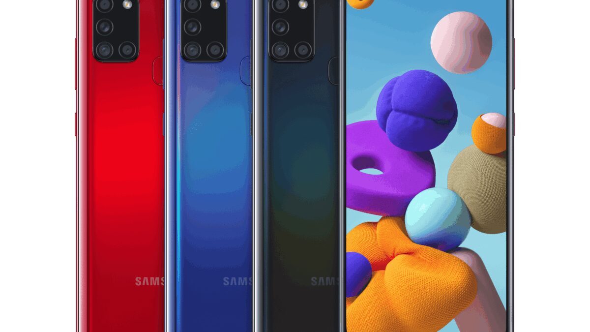 Smartphone Samsung Galaxy A21s с четырьмя камерами сзади и цветным корпусом