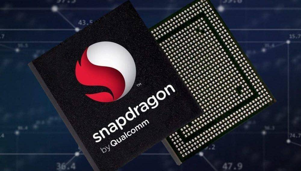 Чипсет Snapdragon 690 от Qualcomm и логотип Qualcomm
