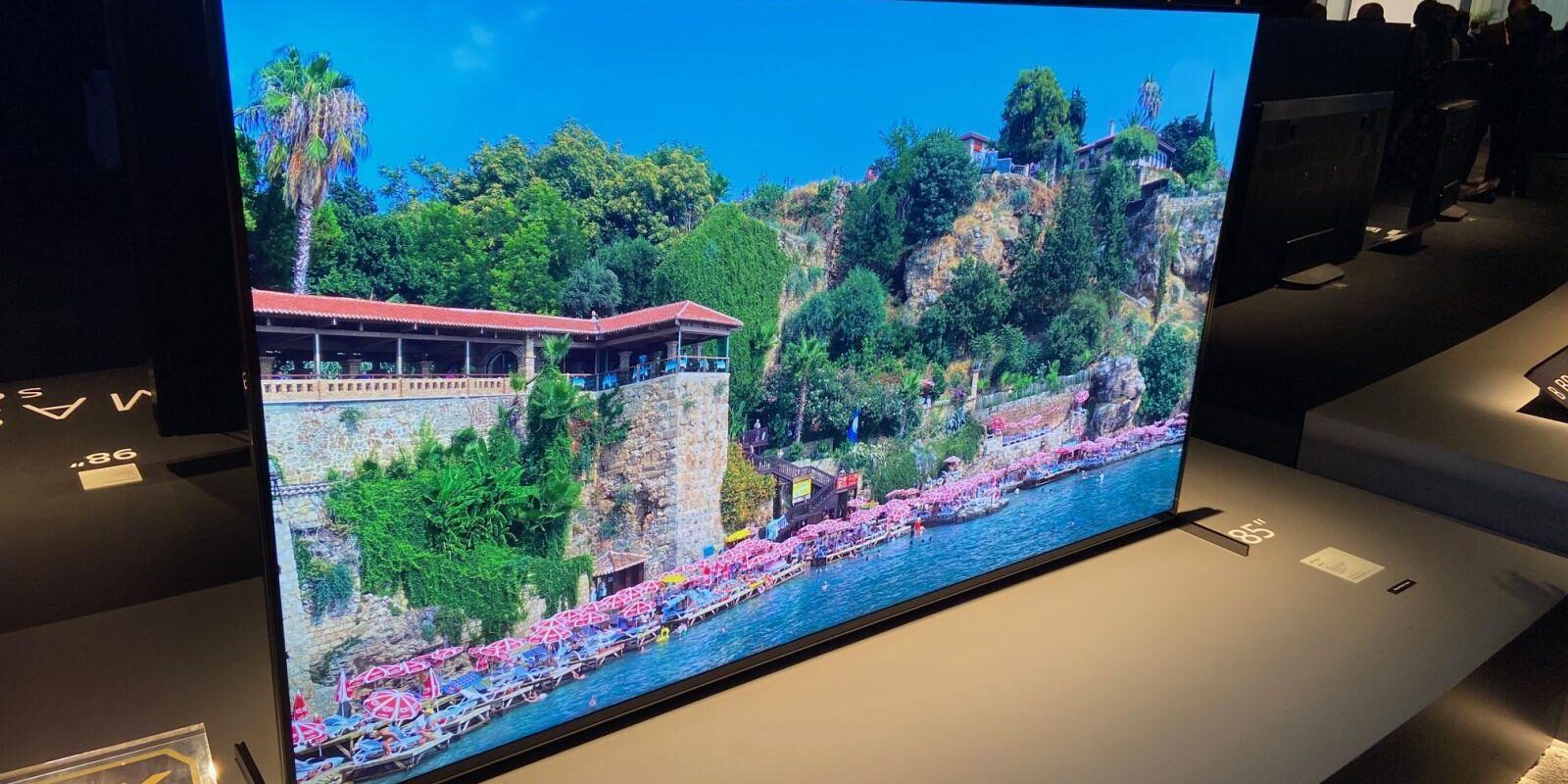 8K-телевизор Sony BRAVIA серии ZH8 с полной прямой подсветкой уже в продаже 5 sonyzh8cespic2