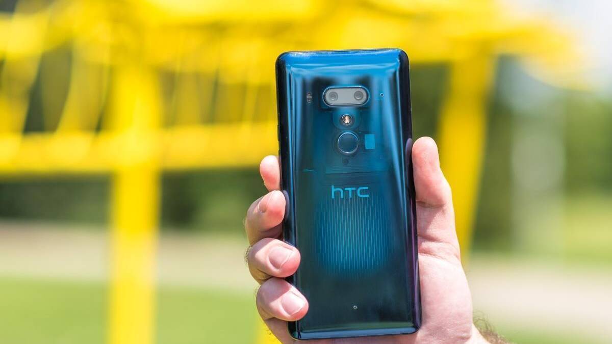 Задняя панель HTC Desire 20 Pro с камерой и логотипом