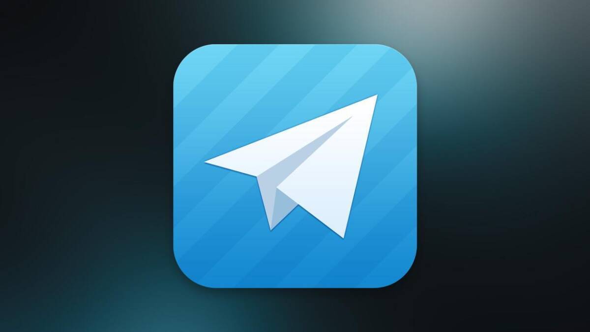 Иконка приложения Telegram с самолетиком внутри синего квадрата